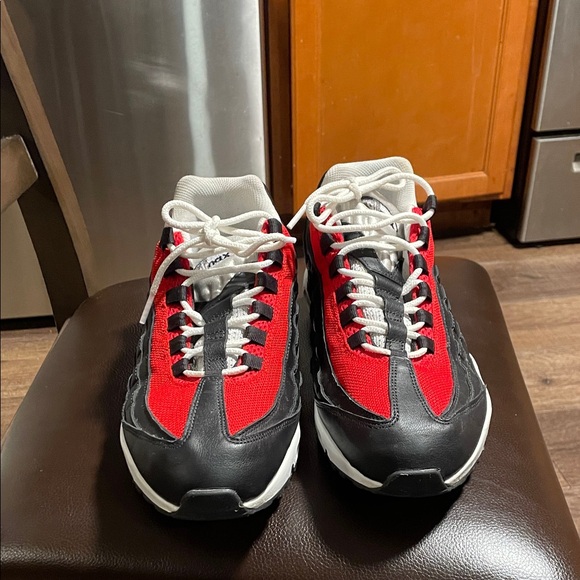 Athletic_Shoes